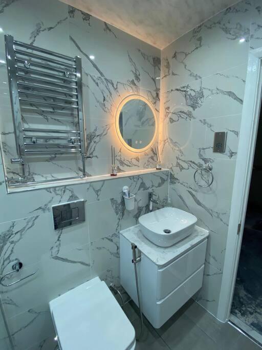 One Bedroom Flat In Chiswick W4 London Ngoại thất bức ảnh